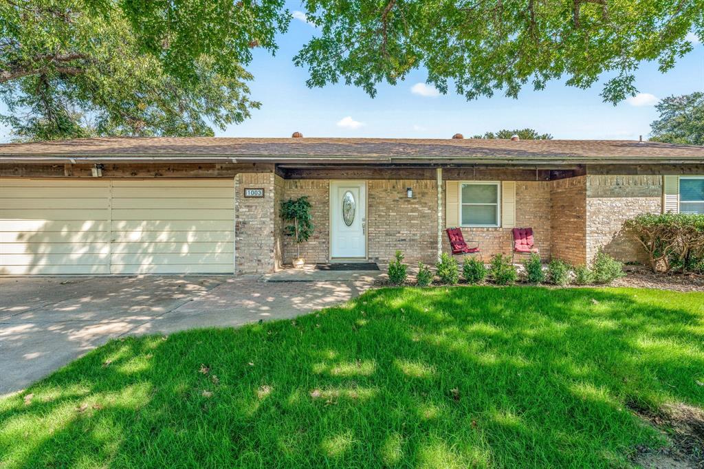 1003 Royal Lane Graham, TX 76450 - Photo 2 of 37 a front view of house with yard and outdoor seating