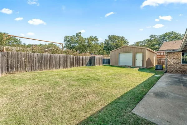 a view of backyard with tub and trees
