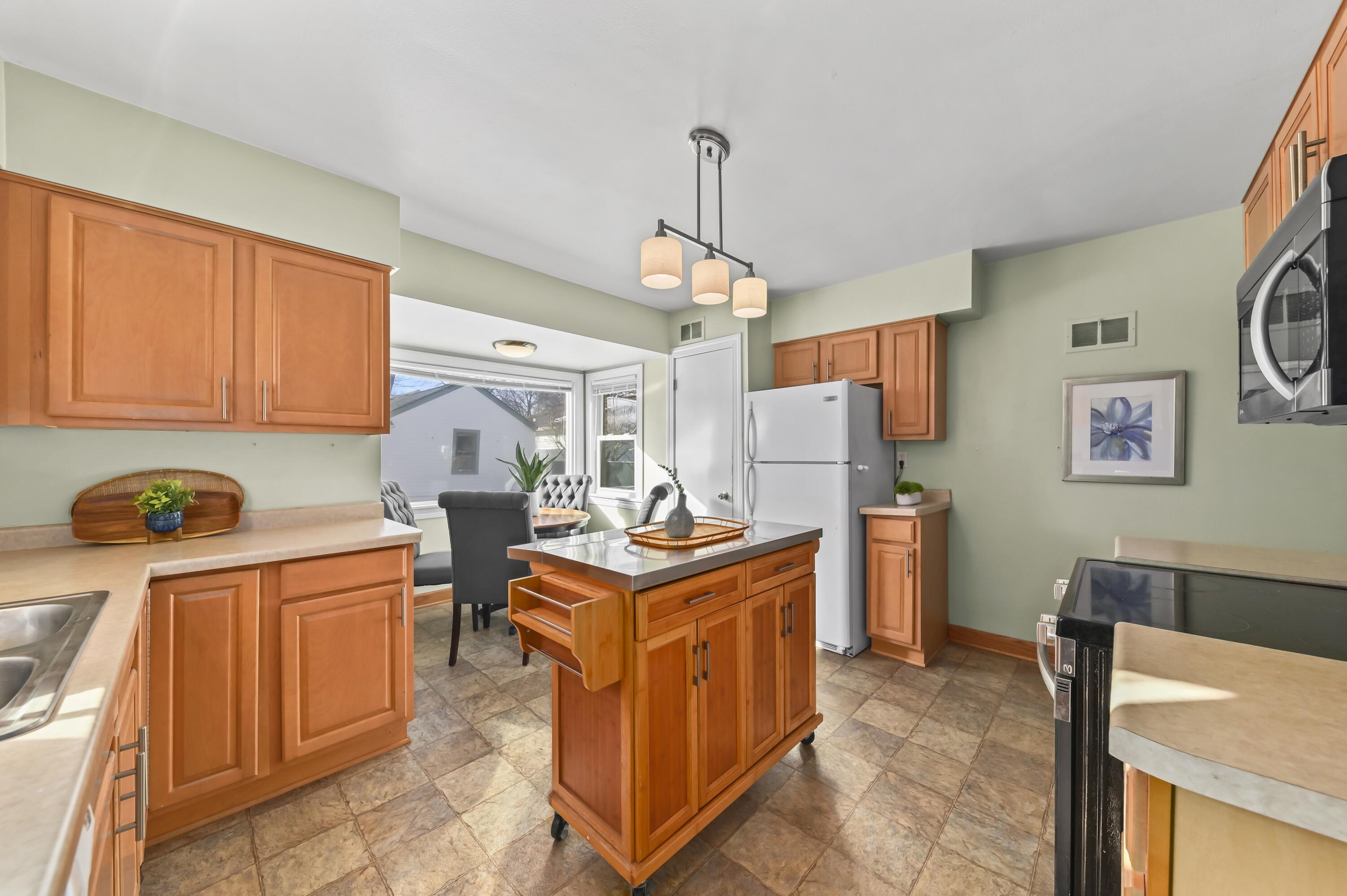 2873 North 83rd Street Milwaukee, WI 53222 - Photo 9 of 26 Kitchen w/Island