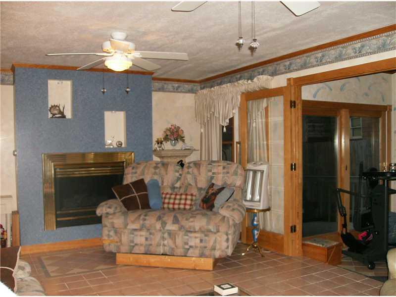 419 Ohio Avenue Rochester, PA 15074 - Photo 12 of 25 Family Room. ~Family Room With Cozy Fireplace!!~