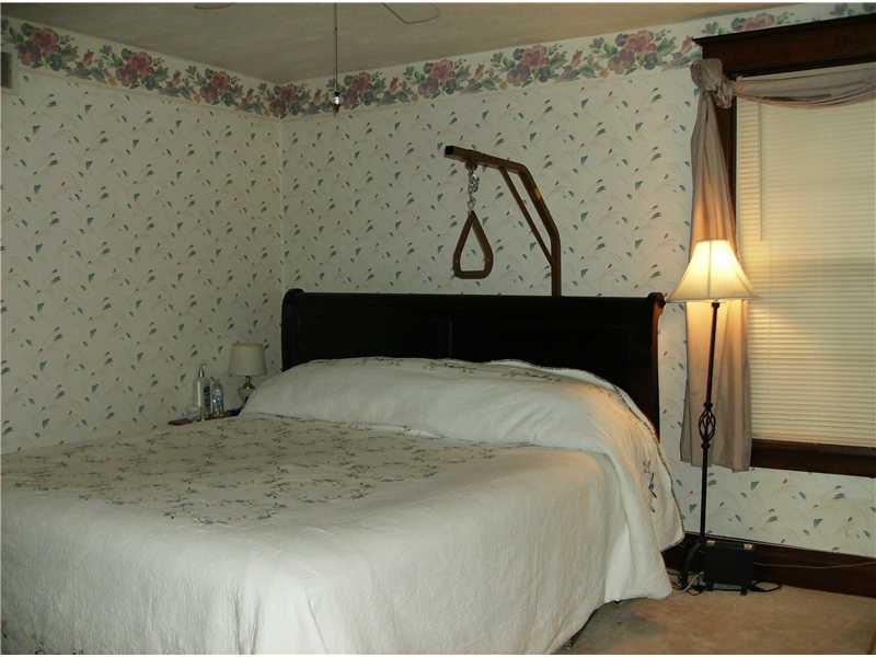 419 Ohio Avenue Rochester, PA 15074 - Photo 17 of 25 Master Bedroom. ~Perfect Master Bedroom!~