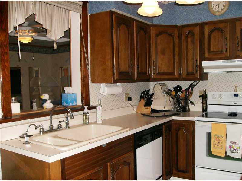 419 Ohio Avenue Rochester, PA 15074 - Photo 8 of 25 Kitchen. *Compact Kitchen for Ease of Cooking!*
