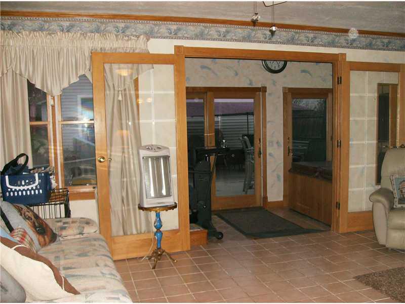419 Ohio Avenue Rochester, PA 15074 - Photo 10 of 25 Family Room. ~Family Room Looking Into Jacuzzi Room and Onto Back Deck!!~
