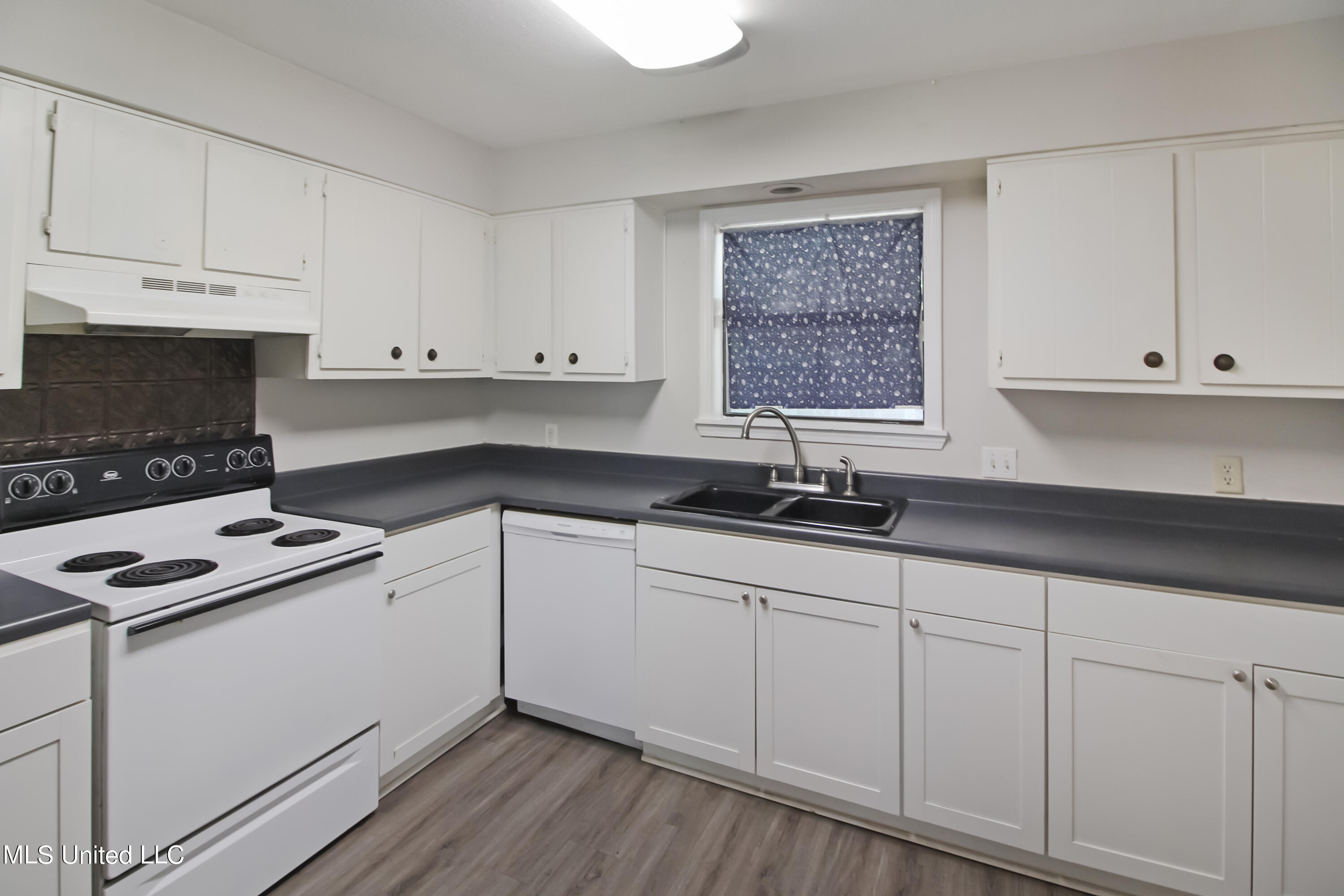 1013 Windrose Drive Brandon, MS 39047 - Photo 8 of 26 IMG_4861