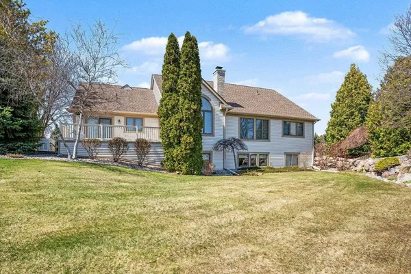 $363,900 | 5629 Firethorne Drive, Bay City, MI 48706
