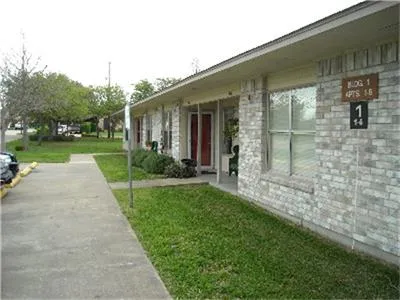 $570 | 2501 Davis Street, Taylor, TX 76574
