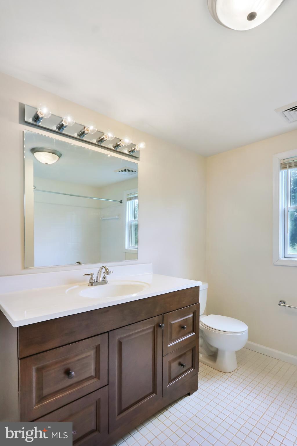 3102 Rices Lane Baltimore, MD 21244 - Photo 17 of 30 Full Hall Bath