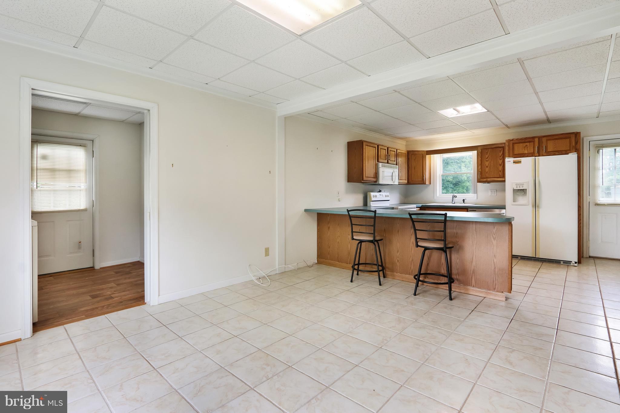 3102 Rices Lane Baltimore, MD 21244 - Photo 6 of 30 Kitchen has breakfast bar