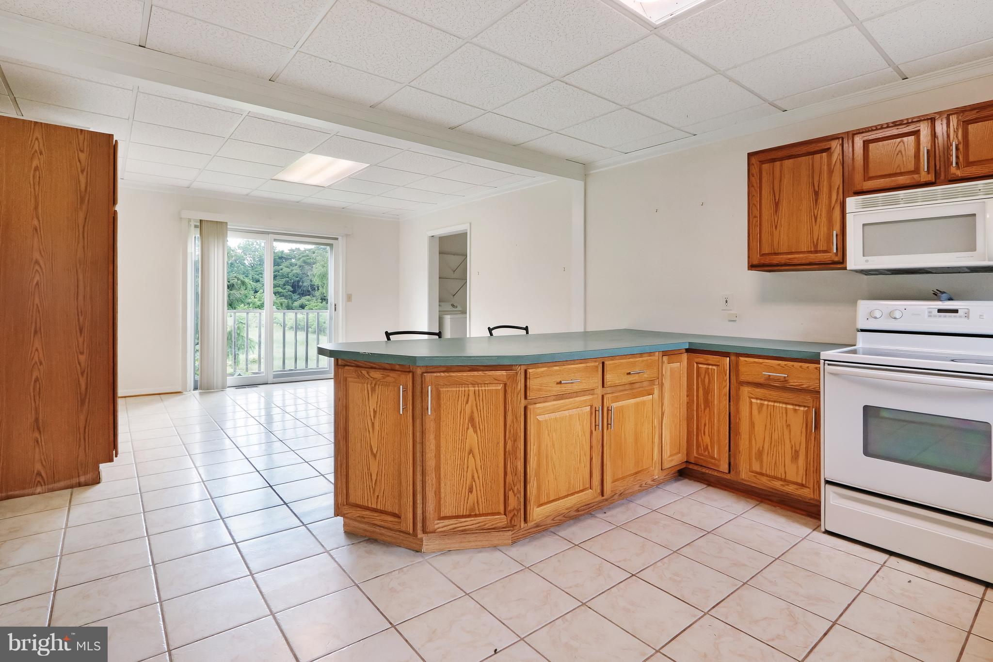3102 Rices Lane Baltimore, MD 21244 - Photo 7 of 30 Kitchen breakfast/table area with slider