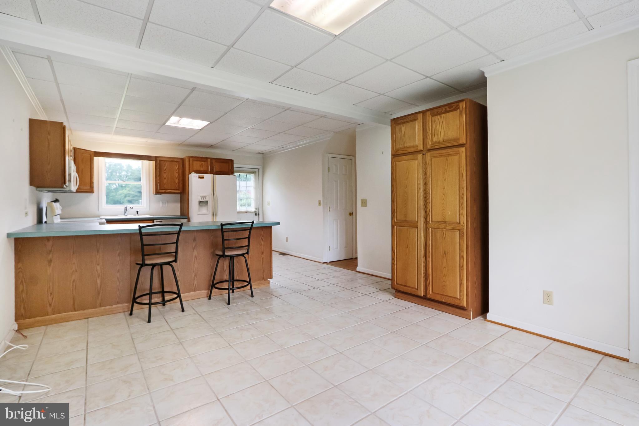 3102 Rices Lane Baltimore, MD 21244 - Photo 8 of 30 Kitchen table area & breakfast bar