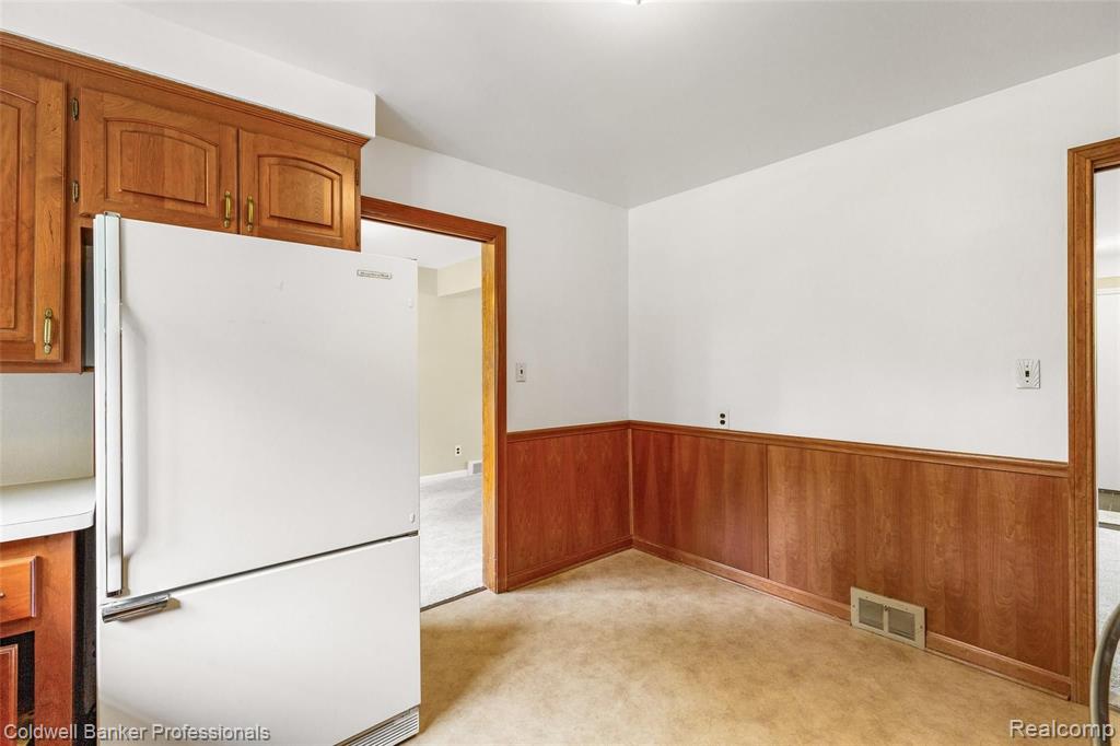 16146 Beverly Road Beverly Hills, MI 48025 - Photo 13 of 31
