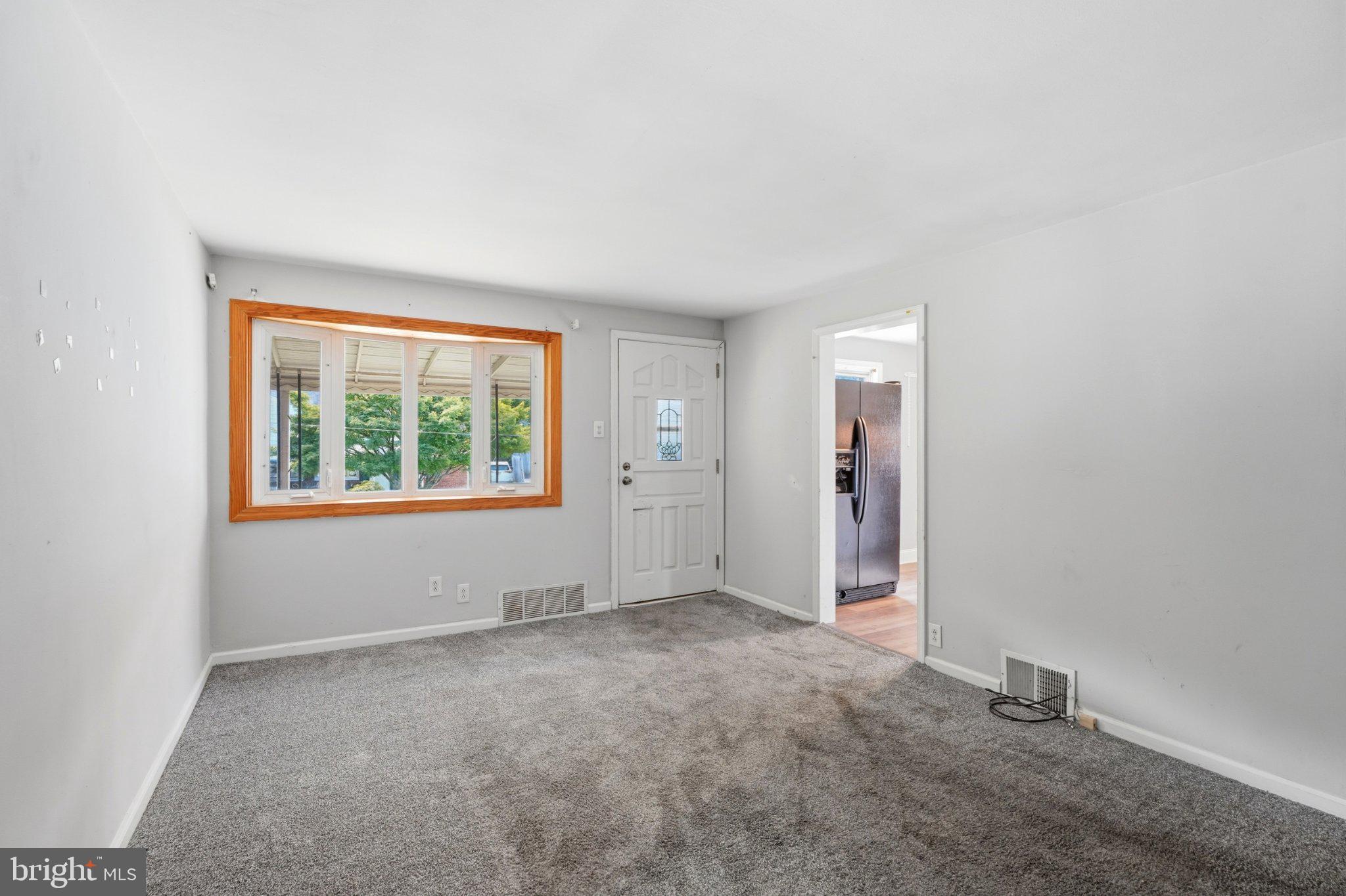 906 Kingsman Road Upper Chichester, PA 19061 - Photo 5 of 30 Gallery Image 5