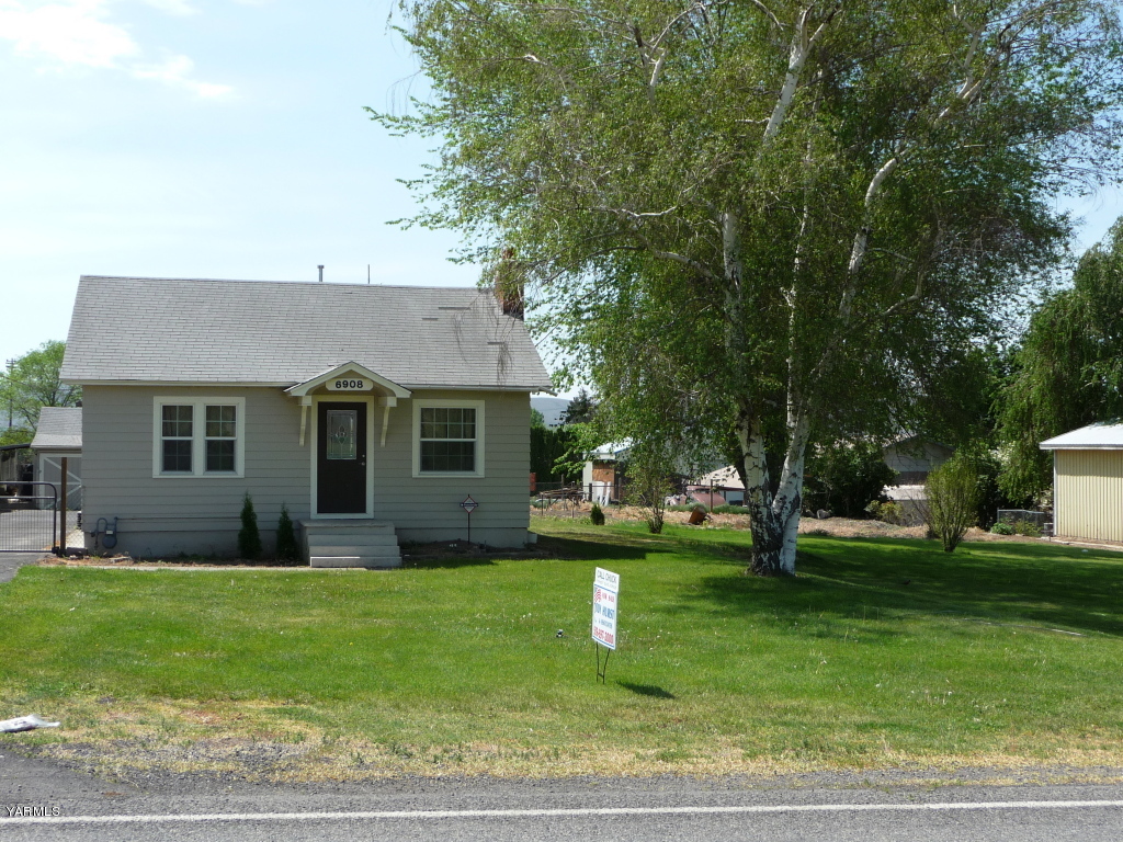 6908 Mieras Road Yakima, WA 98901 - Photo 4 of 4 a front view of house with yard and green space
