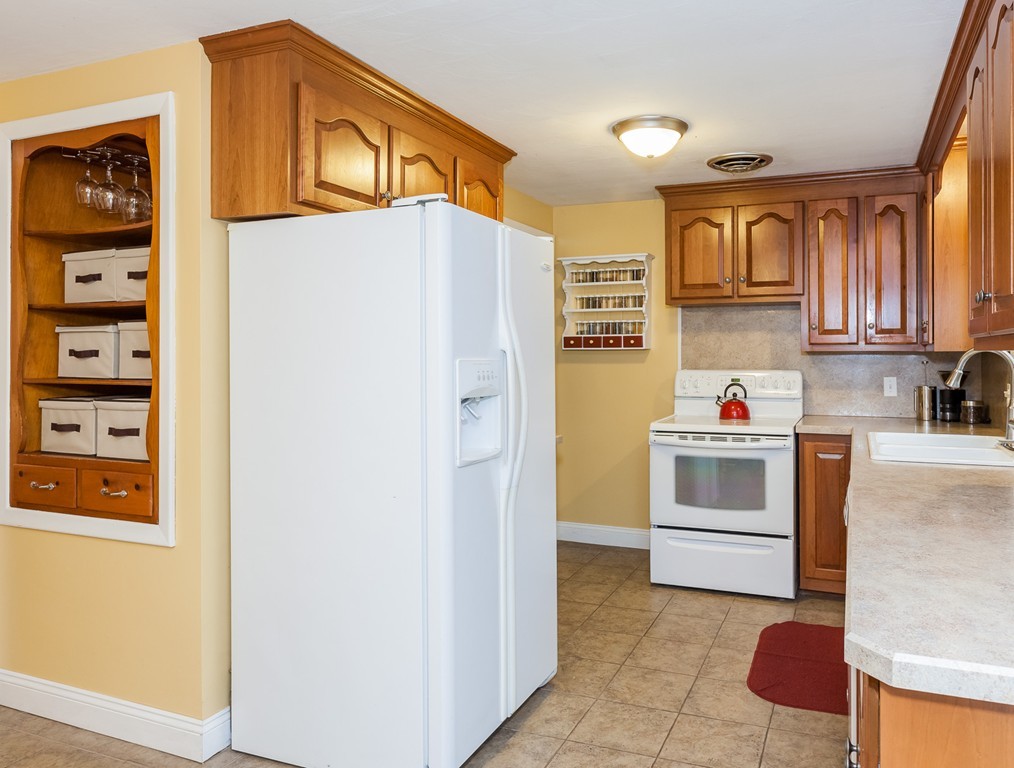 55 Glenvale Street Springfield, MA 01119 - Photo 11 of 29 Gallery Image 11