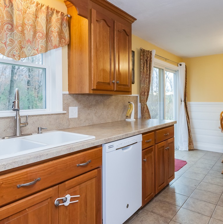 55 Glenvale Street Springfield, MA 01119 - Photo 12 of 29 Gallery Image 12