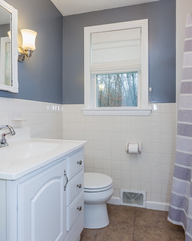 55 Glenvale Street Springfield, MA 01119 - Photo 18 of 29 Gallery Image 18