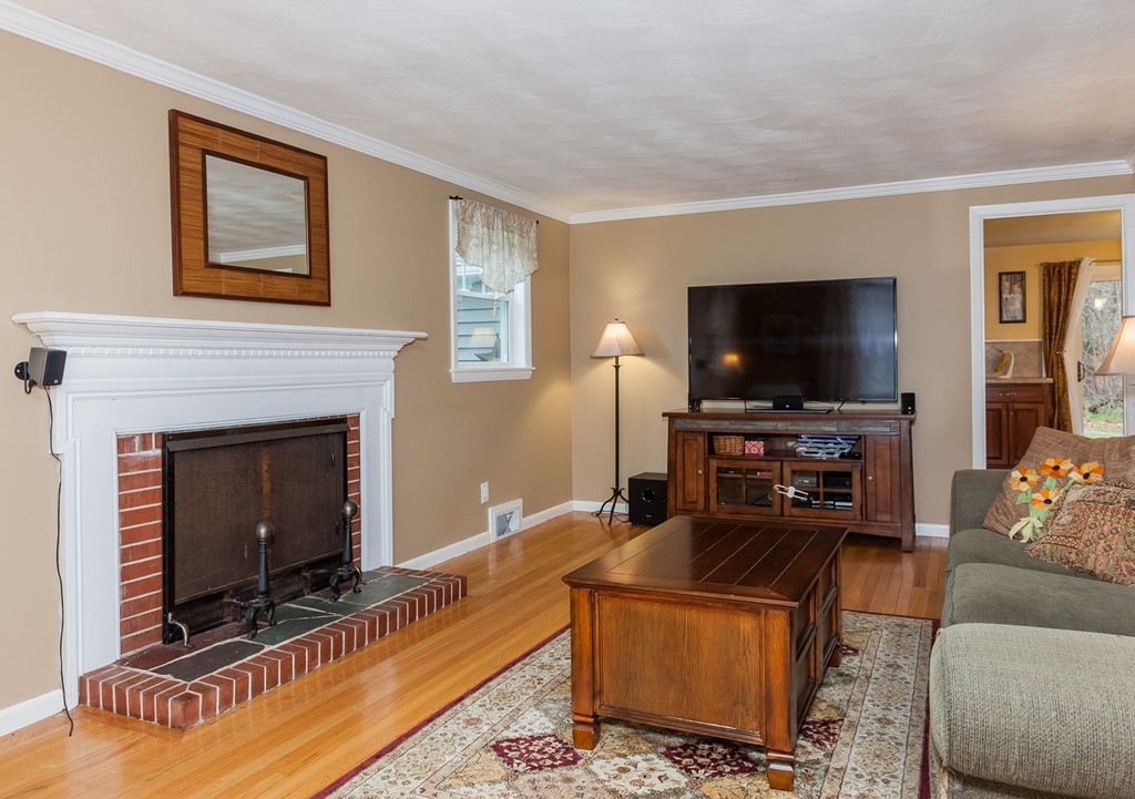 55 Glenvale Street Springfield, MA 01119 - Photo 2 of 29 Gallery Image 2