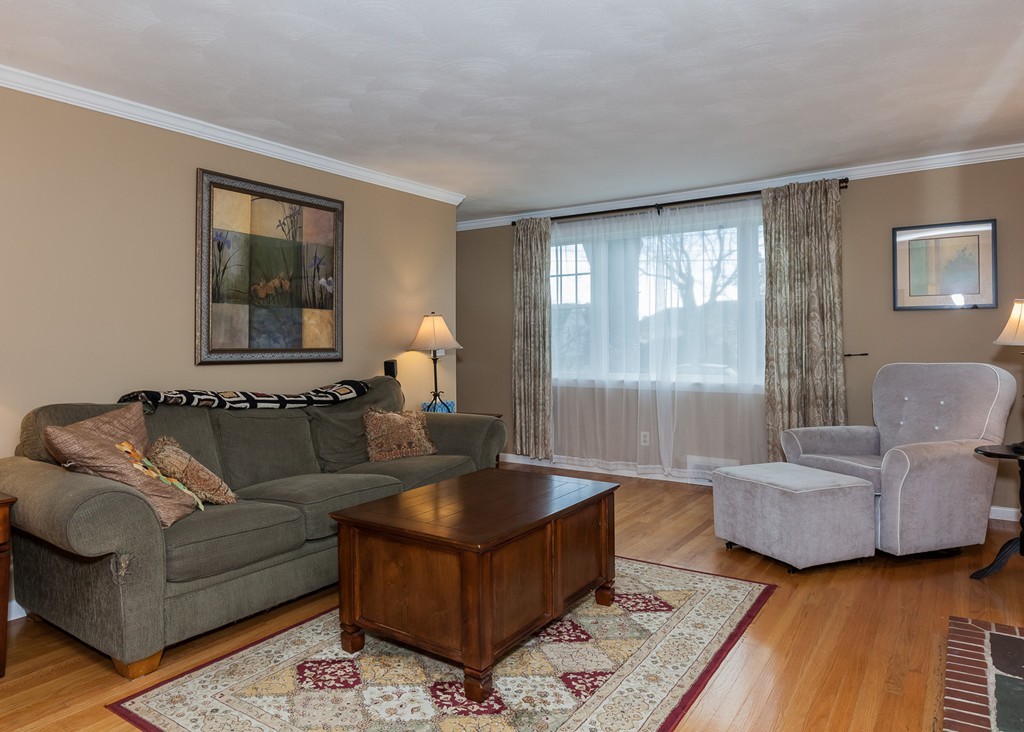 55 Glenvale Street Springfield, MA 01119 - Photo 3 of 29 Gallery Image 3