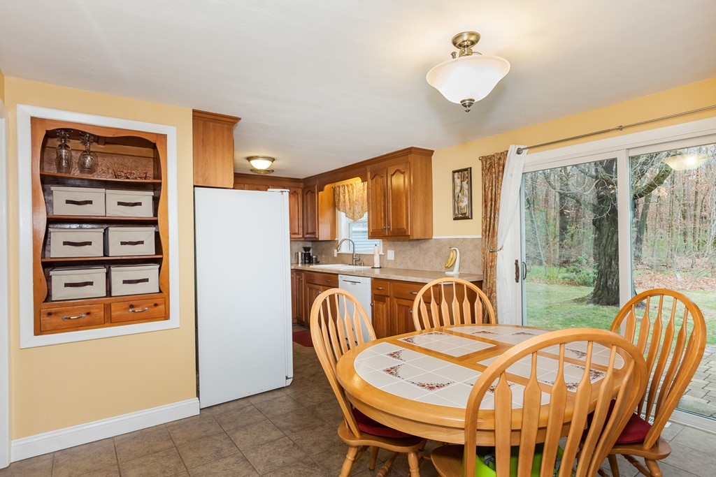 55 Glenvale Street Springfield, MA 01119 - Photo 5 of 29 Gallery Image 5