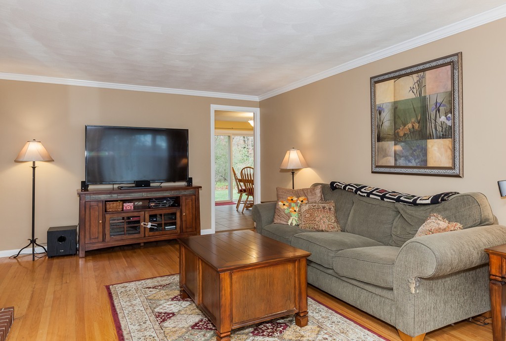55 Glenvale Street Springfield, MA 01119 - Photo 9 of 29 Gallery Image 9