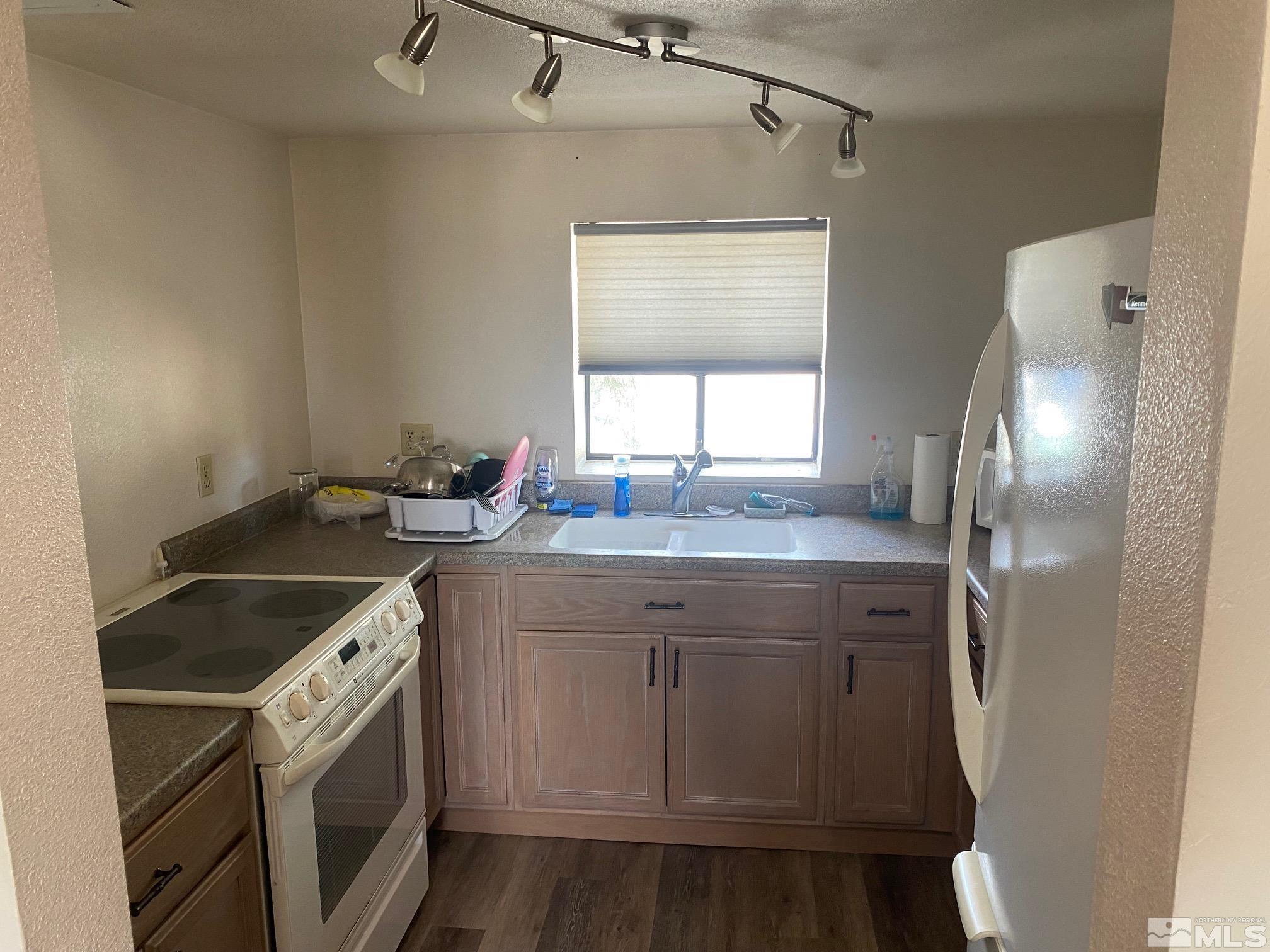 83 Vista Rafael Parkway, Unit 83 Reno, NV 89503 - Photo 5 of 16 a kitchen with a sink stove and refrigerator