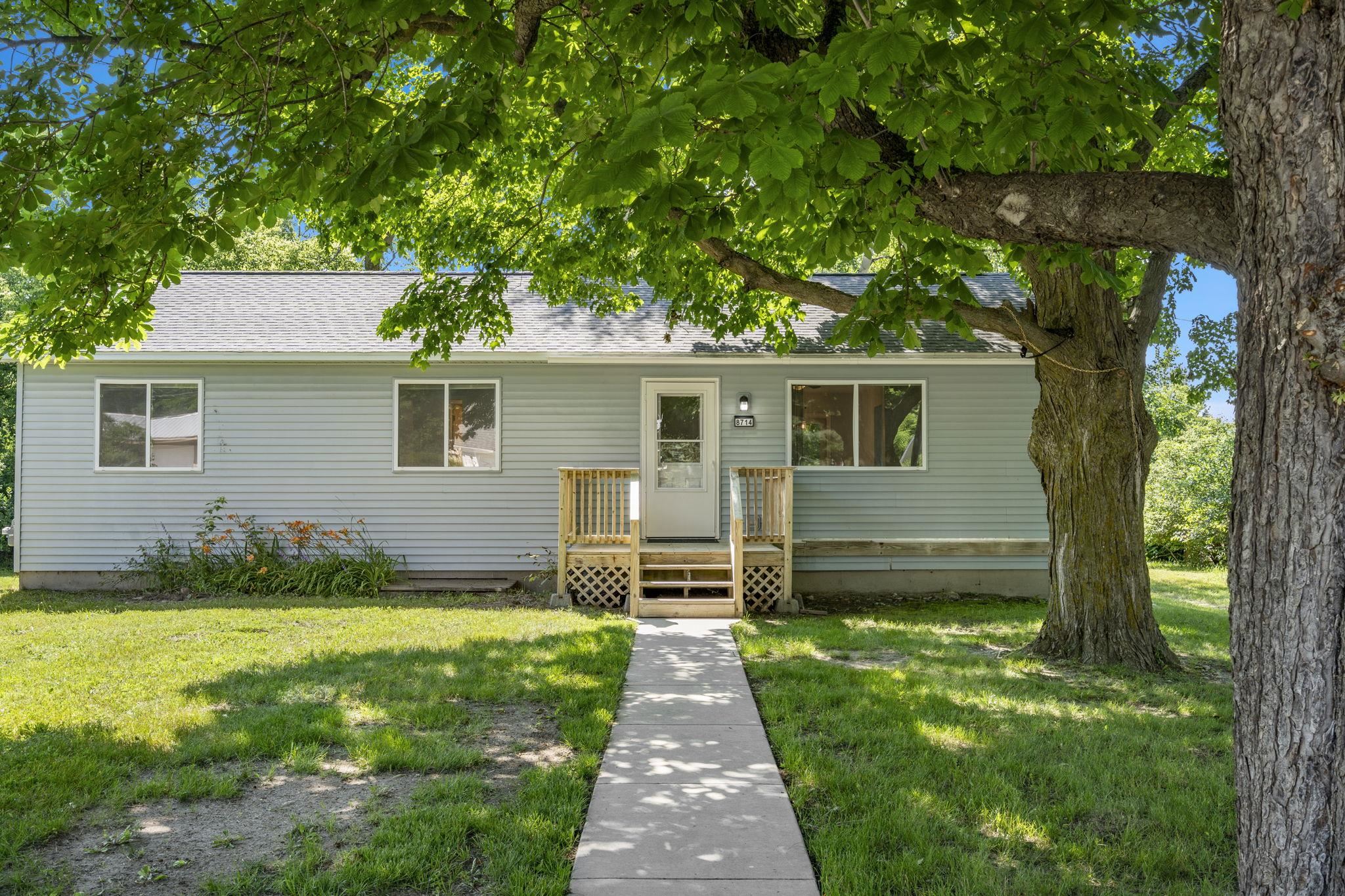 8714 South Maple City Road Maple City, MI 49664 - Photo 2 of 52 1947788-62e6ddfb-9955-48a3-801d-42b6672097b6.JPG