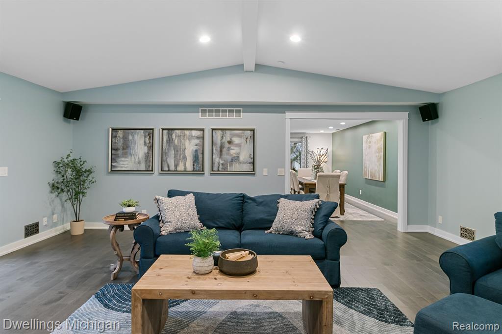 24355 Surfside Road Novi, MI 48374 - Photo 4 of 32