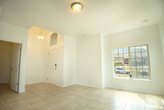 3365 Falcon Way Layton, UT 84040 - Photo 8 of 27 Entry into Living Room