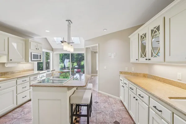 $1,699,900 | 2395 White Oak Trail, Oregon, WI 53575