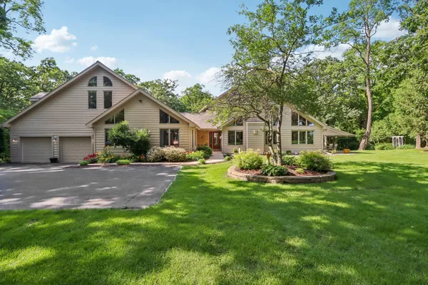 $1,699,900 | 2395 White Oak Trail, Oregon, WI 53575