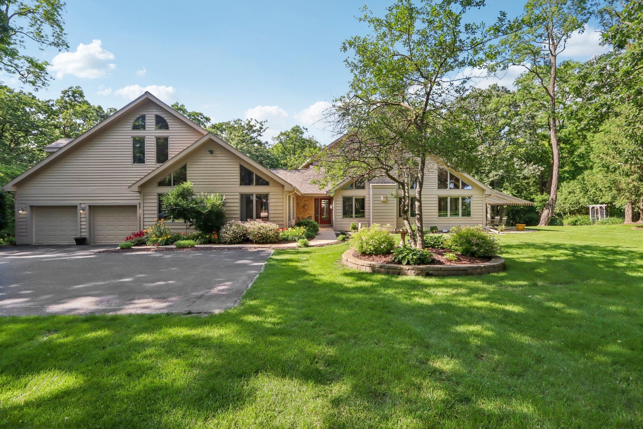 2395 White Oak Trail Oregon, WI 53575 - Photo 2 of 71