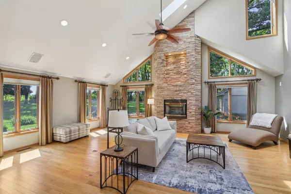 $1,699,900 | 2395 White Oak Trail, Oregon, WI 53575