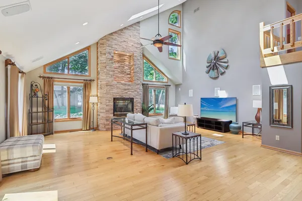 $1,699,900 | 2395 White Oak Trail, Oregon, WI 53575