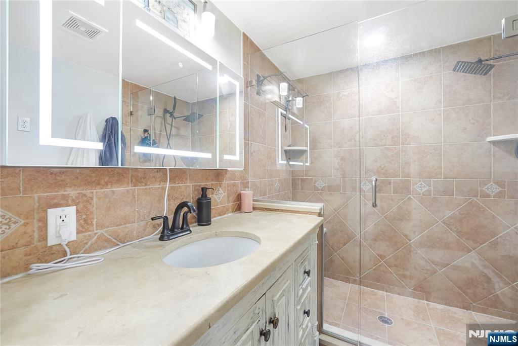 254 West Spring Valley Avenue Maywood, NJ 07607 - Photo 22 of 30