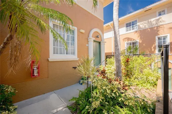 $525,000 | 2841 Northeast 185th Street, Unit 514, Miami, FL 33180