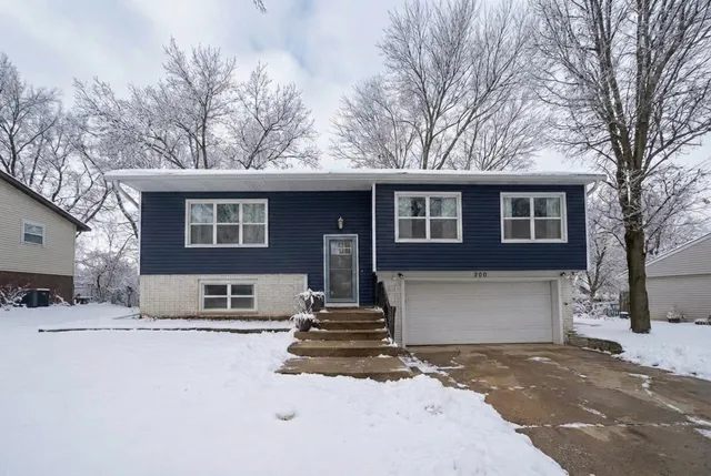 $365,000 | 200 Egan Drive, Streamwood, IL 60107