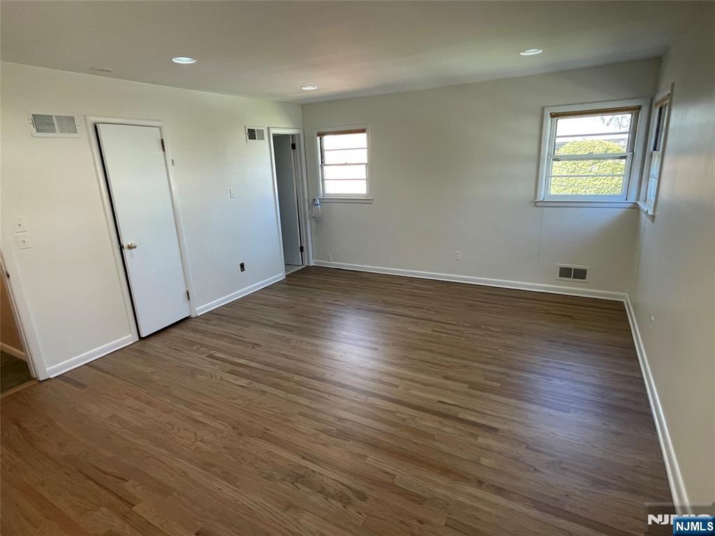 526 Rutland Avenue Teaneck, NJ 07666 - Photo 13 of 29