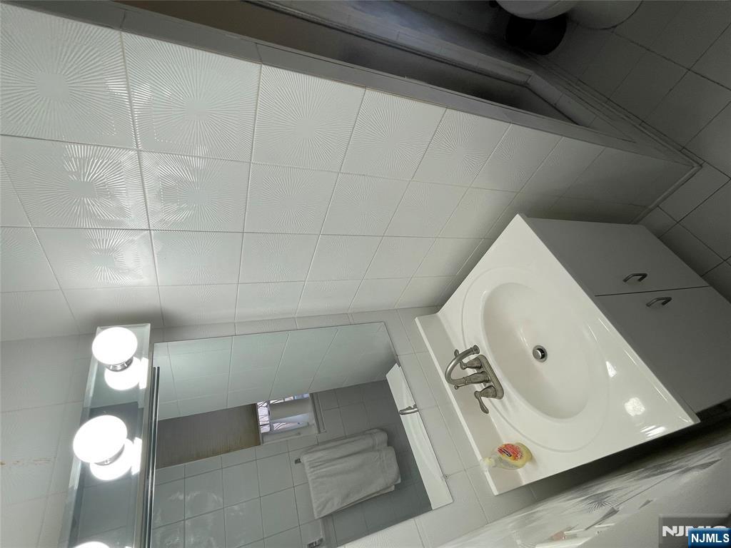 526 Rutland Avenue Teaneck, NJ 07666 - Photo 24 of 29