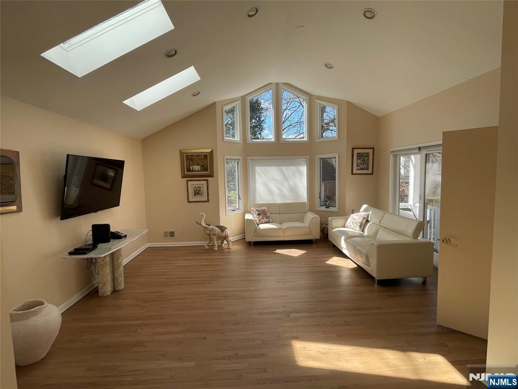 526 Rutland Avenue Teaneck, NJ 07666 - Photo 5 of 29