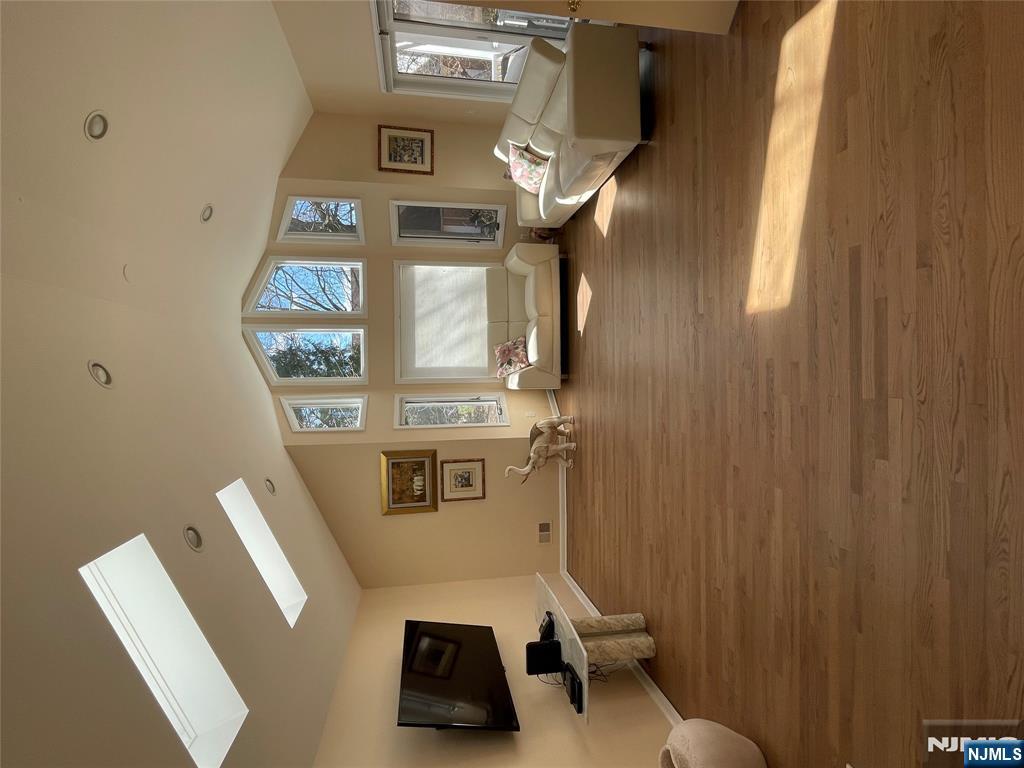 526 Rutland Avenue Teaneck, NJ 07666 - Photo 6 of 29