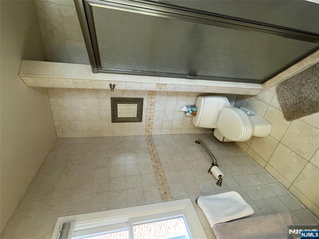 526 Rutland Avenue Teaneck, NJ 07666 - Photo 7 of 29