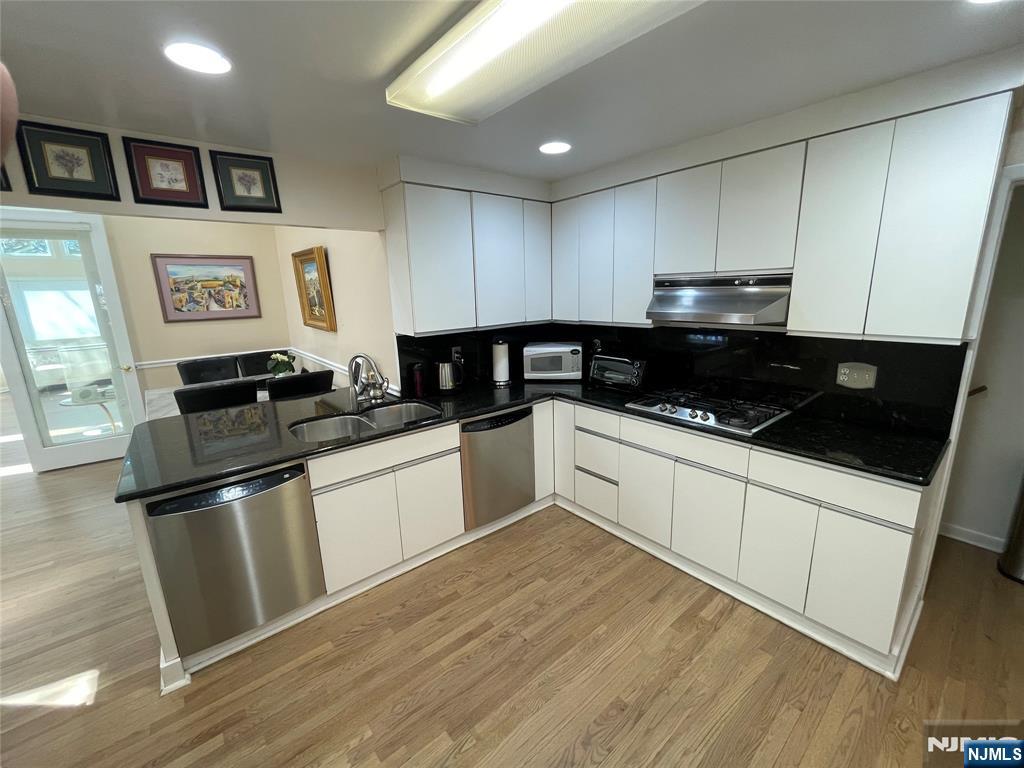 526 Rutland Avenue Teaneck, NJ 07666 - Photo 9 of 29