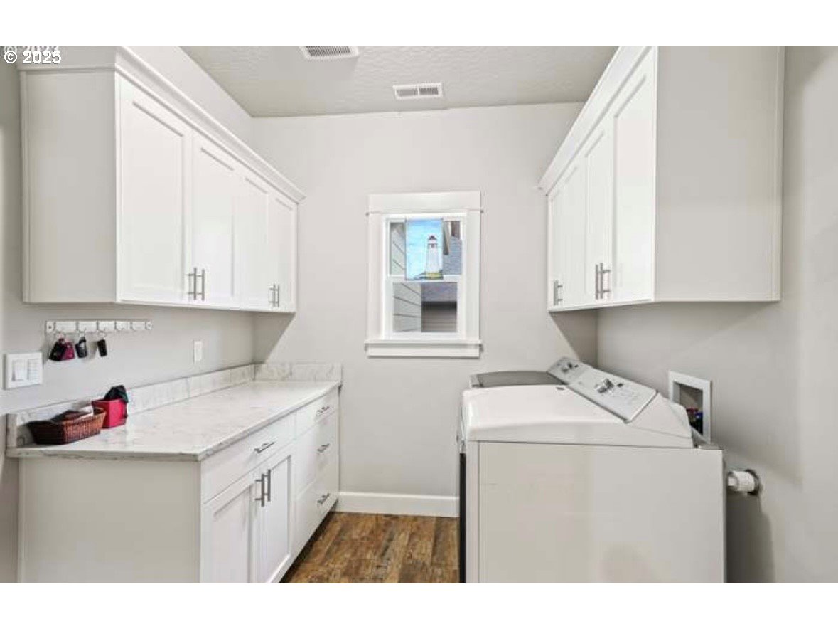 South 67th Springfield, OR 97478 - Photo 7 of 13 a utility room with closet dryer and washer