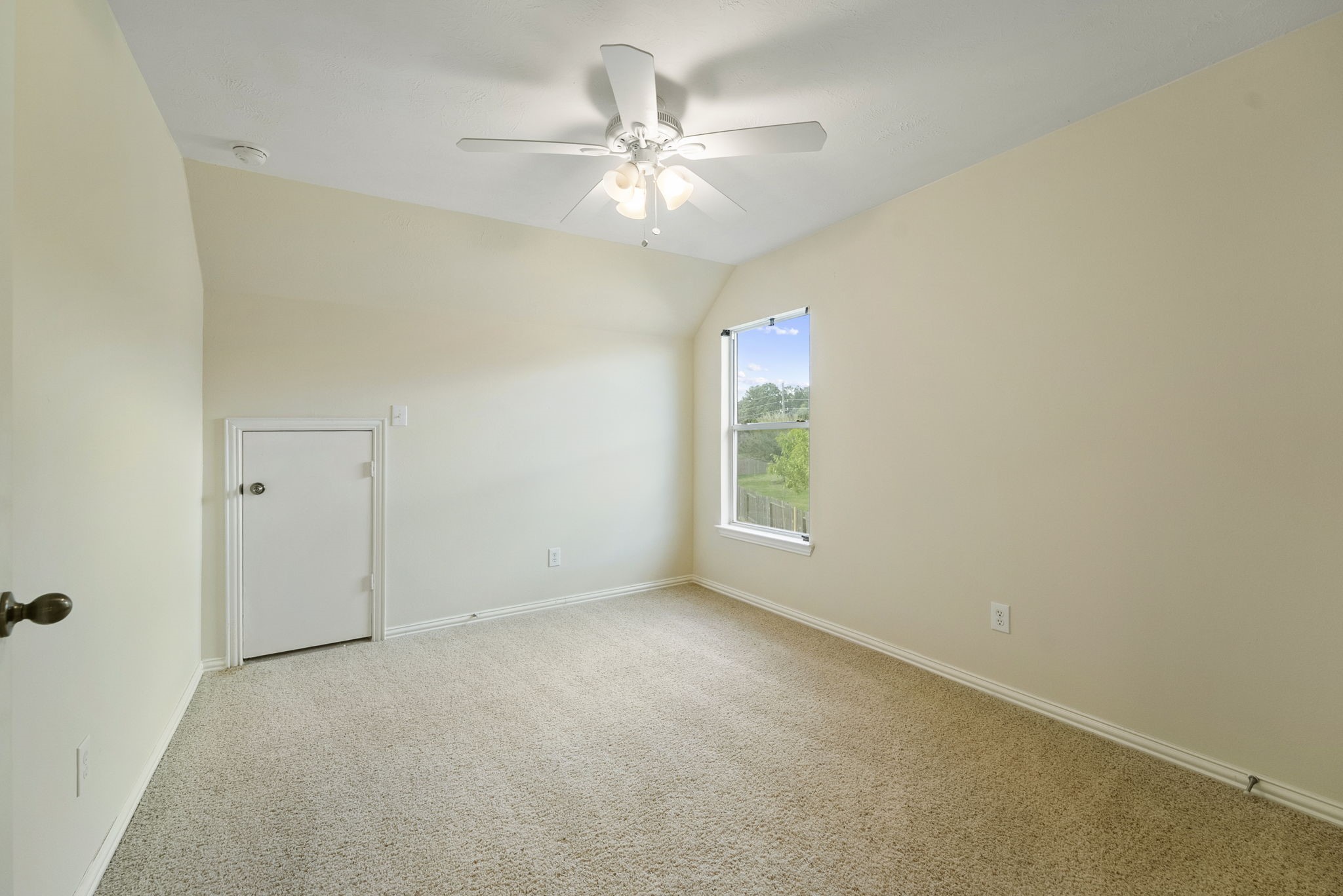 9526 Tartan Manor Street Spring, TX 77379 - Photo 37 of 42 an empty room with windows and fan