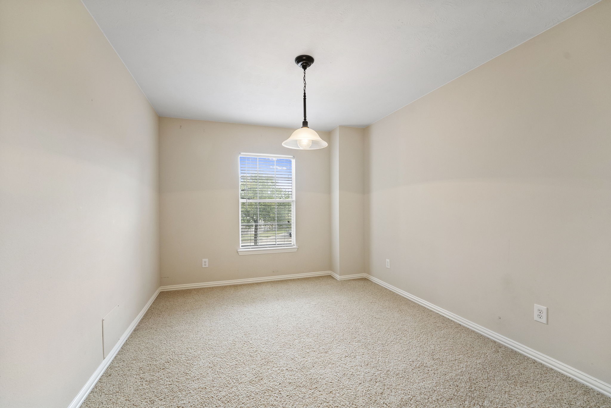 9526 Tartan Manor Street Spring, TX 77379 - Photo 38 of 42 a view of room with window and ceiling fan