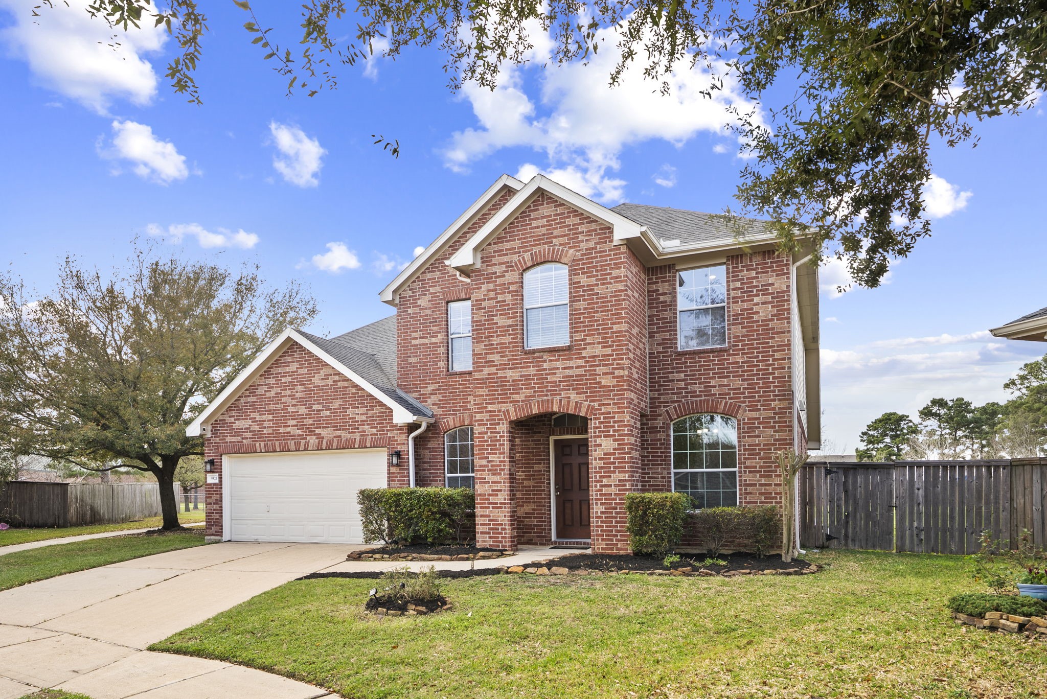 9526 Tartan Manor Street Spring, TX 77379 - Photo 4 of 42 a front view of a house with garden