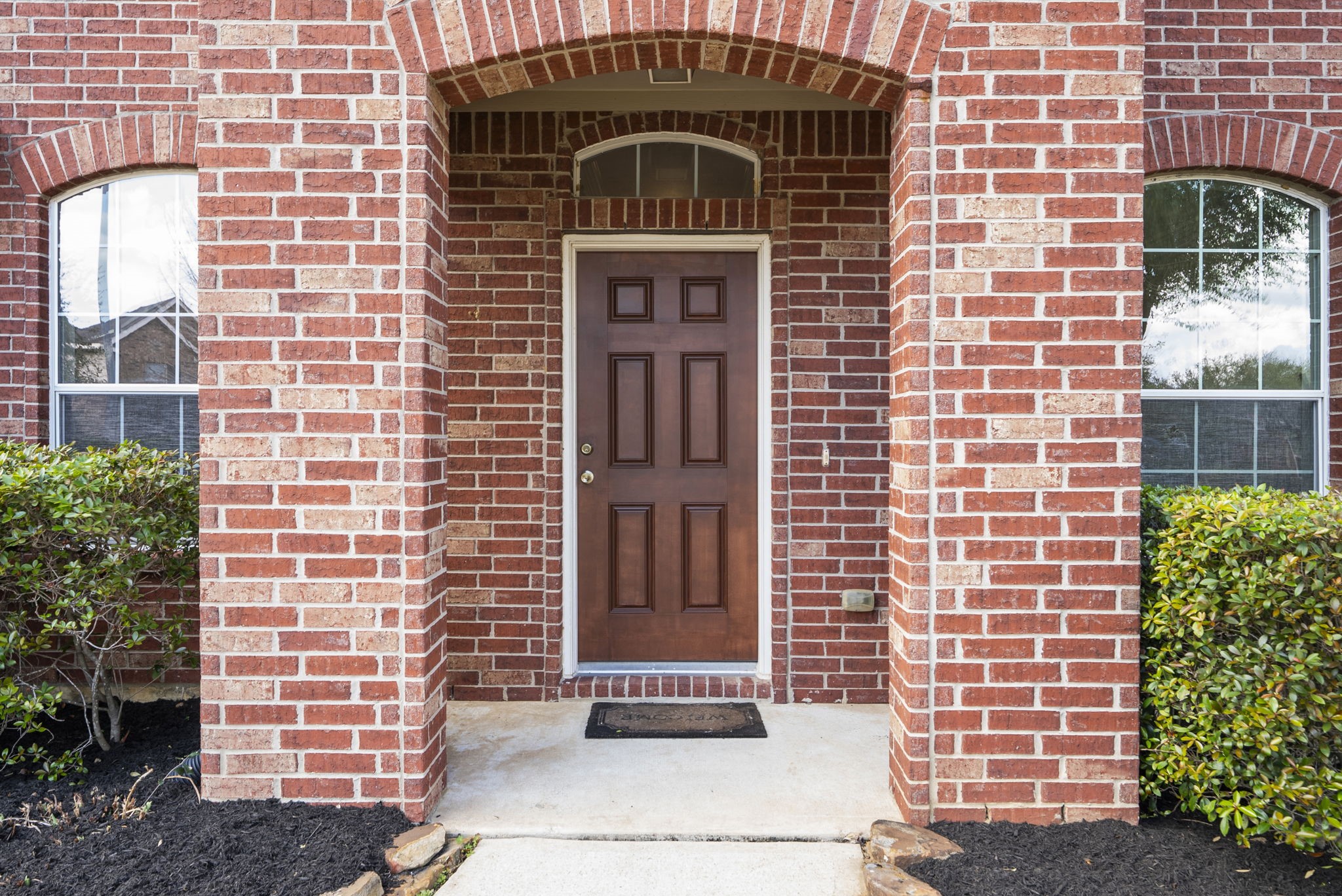 9526 Tartan Manor Street Spring, TX 77379 - Photo 5 of 42 a front view of a building with a garden