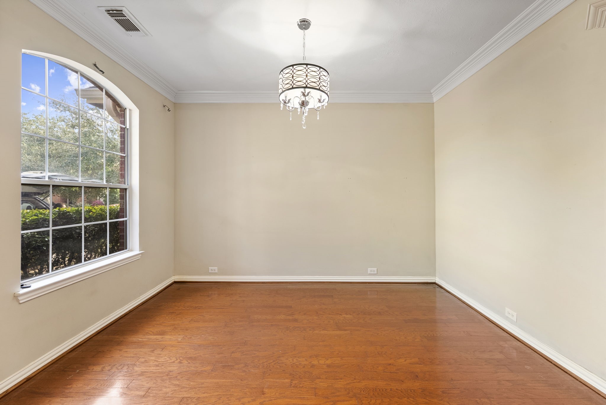 9526 Tartan Manor Street Spring, TX 77379 - Photo 8 of 42 a view of empty room with window