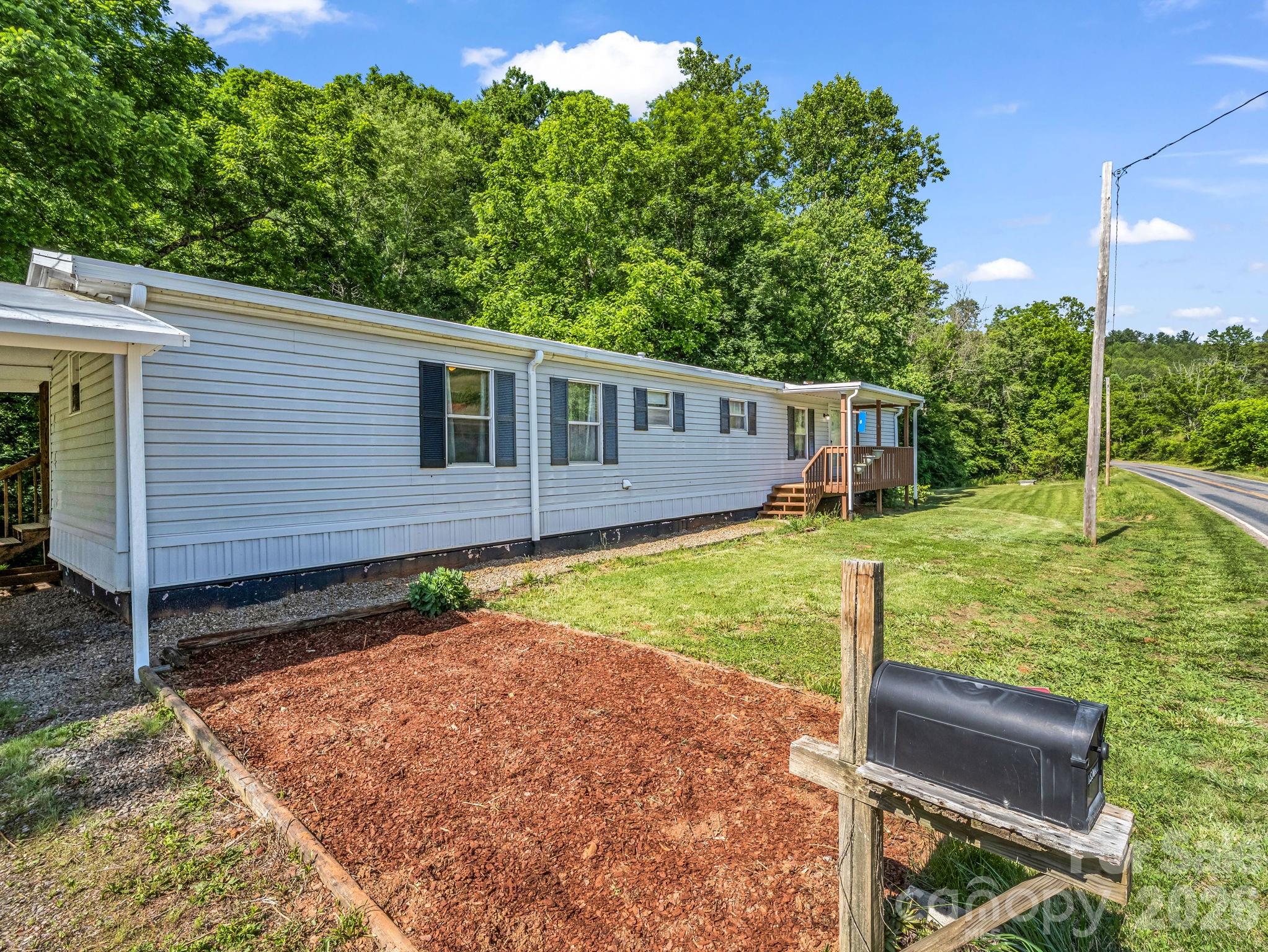 8 Don Felmet Road Leicester, NC 28748 - Photo 3 of 44