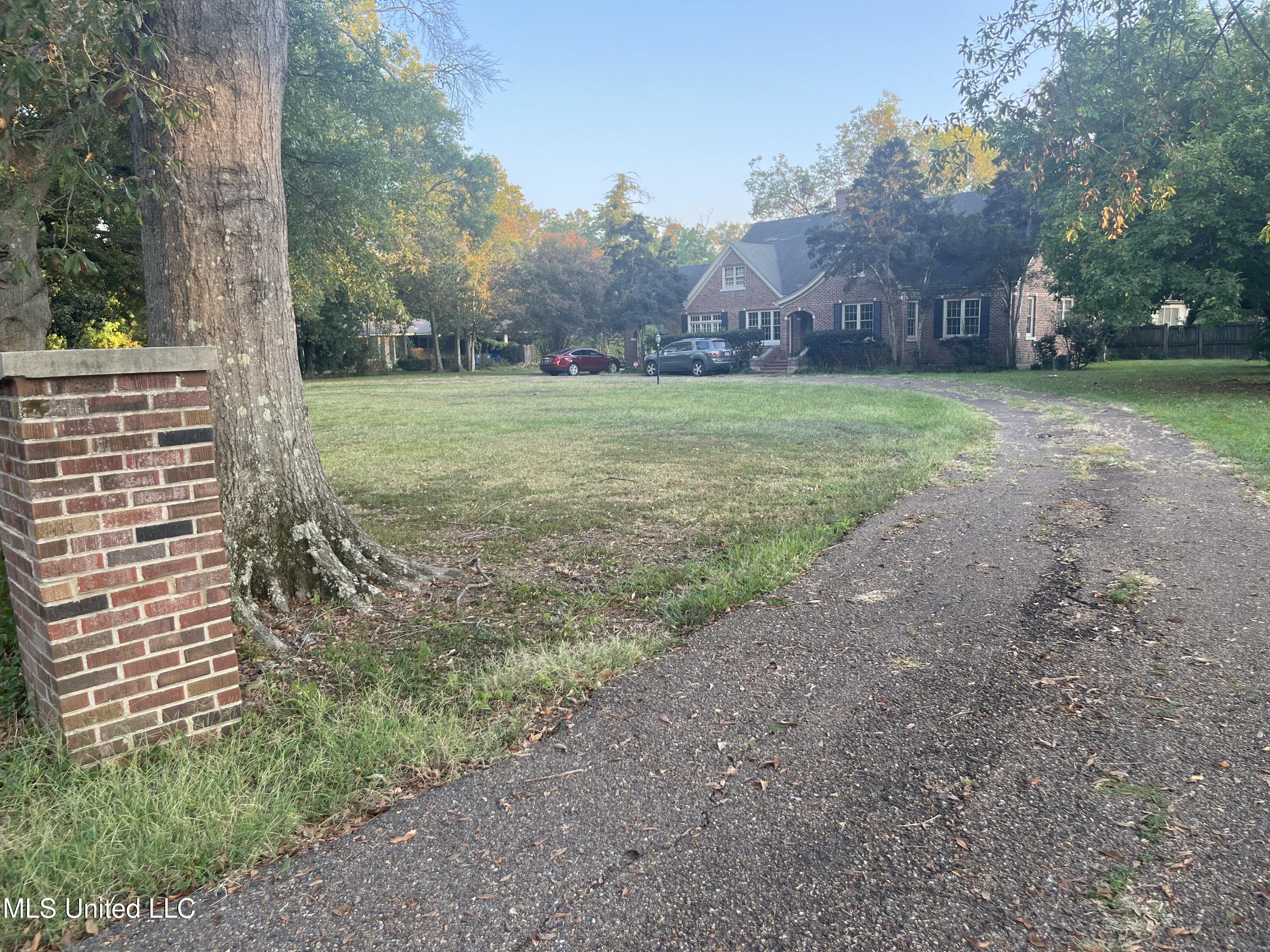 956 Oakhurst Avenue Clarksdale, MS 38614 - Photo 1 of 6 956-1